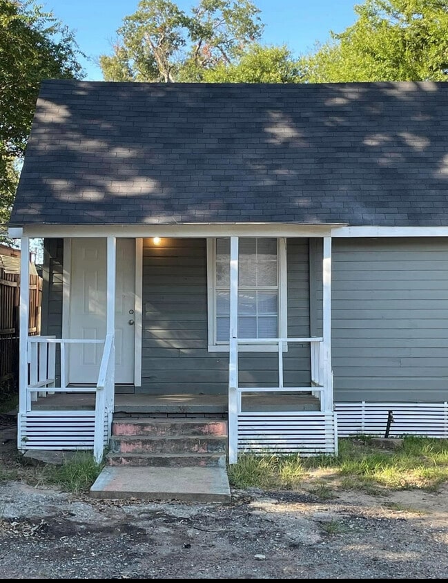 Primary Photo - 507 E Buchanan Ave