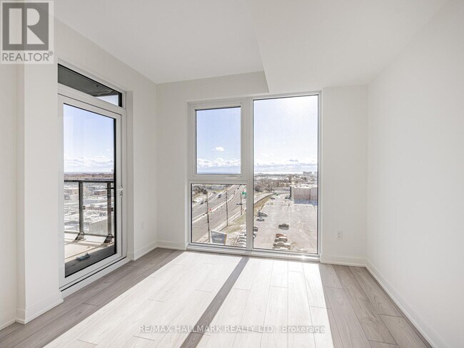 Building Photo - 1007 The Queensway