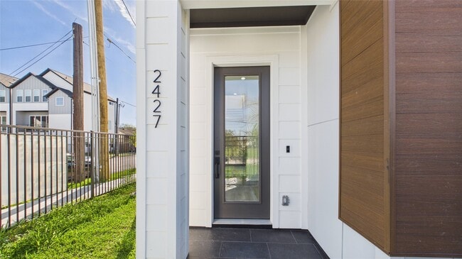 Foto del edificio - 2417 Harrington St