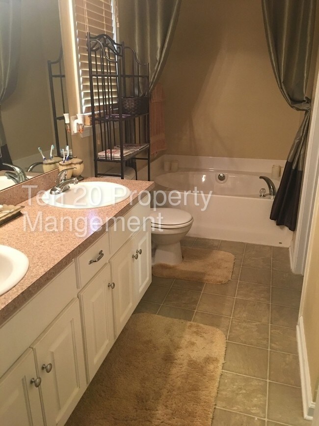 Building Photo - 1203 Bunker Ridge Dr