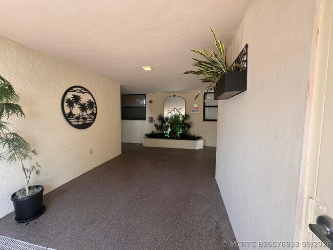 Foto del edificio - 115 Lake Emerald Dr
