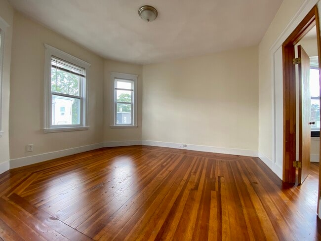 Building Photo - 14 Belknap St