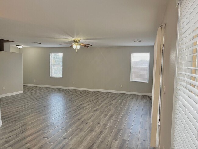 Foto del edificio - COMING SOON! 5bd 3ba in San Tan Valley!