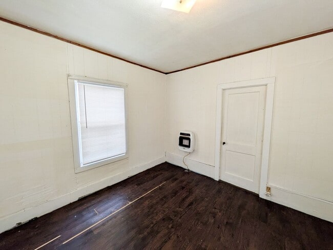 Building Photo - 810 Peach Ave