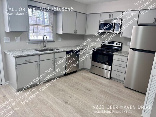 Foto del edificio - 5201 Deer Haven Dr