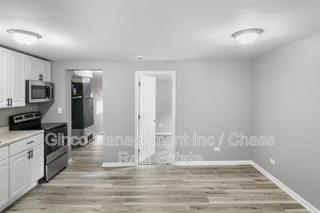 Building Photo - 9305 S Homan Ave