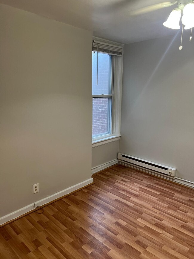 Building Photo - 209 Laveer St