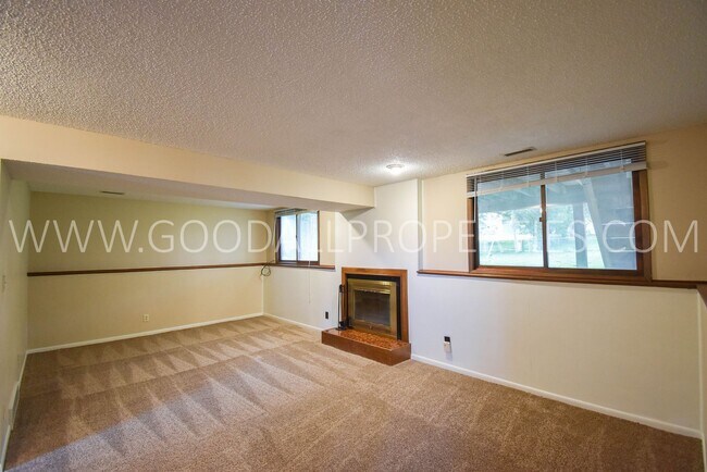 Foto del edificio - Half Off 1st Months Rent! 3 Bedroom 2 Bath...