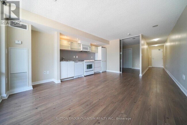 Building Photo - 705-4k Spadina Ave.