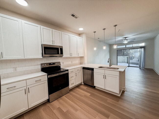 Building Photo - Cosmopolitan on the Canal