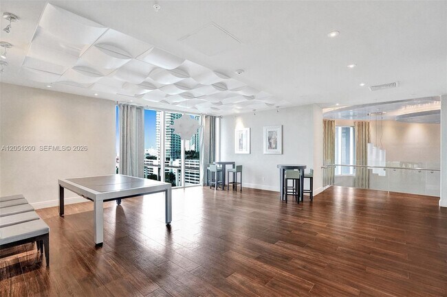 Foto del edificio - 185 SW 7th St