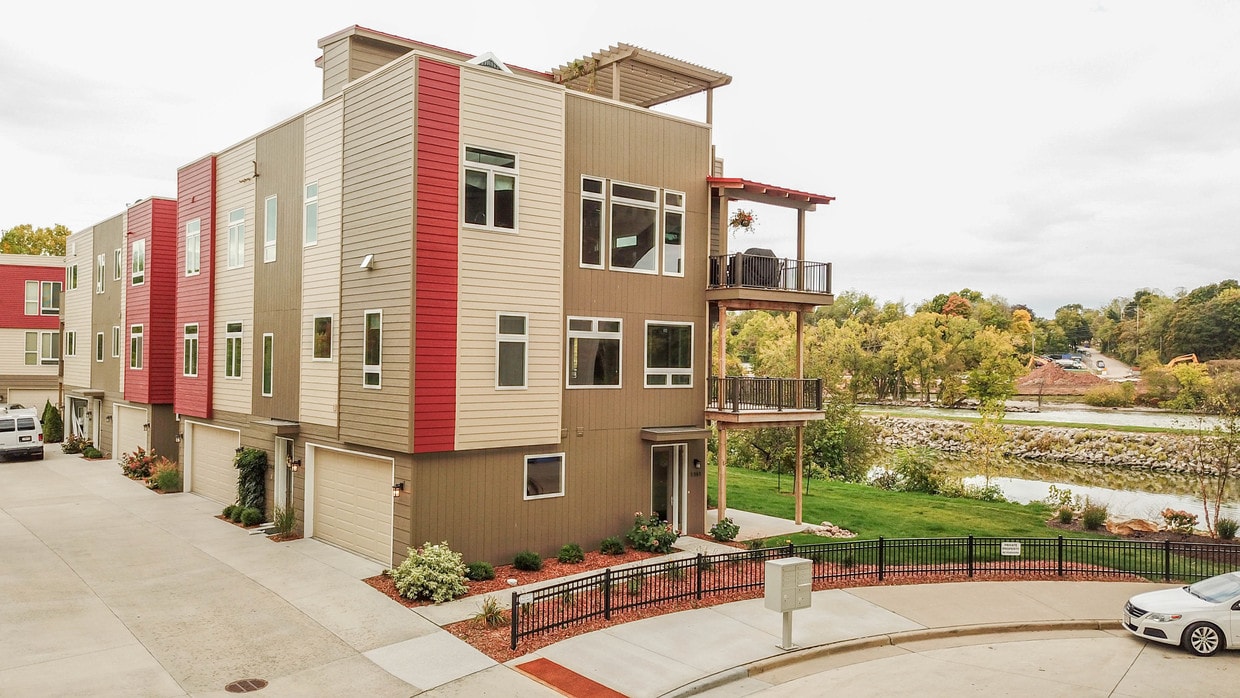 1141 E Banta Ct, Appleton, WI 54915 Condo for Rent in Appleton, WI