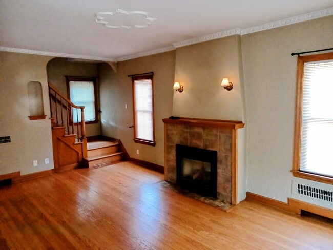 Building Photo - 3037 S 38th St