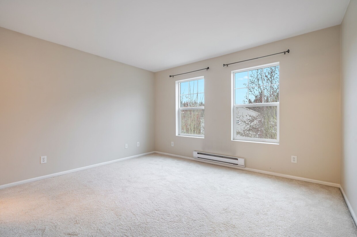 Foto principal - 7032 Holly Park Dr S