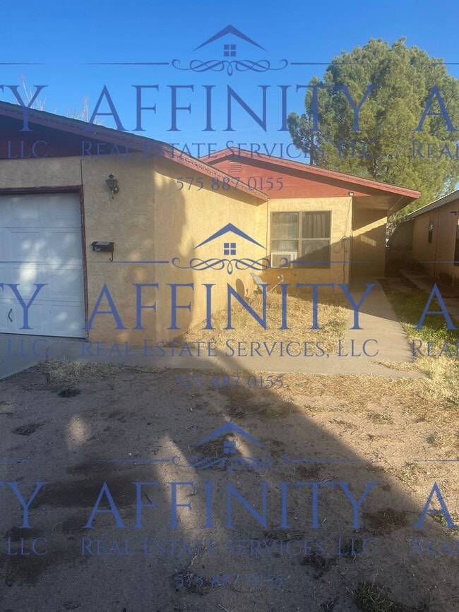 Building Photo - 706 Los Arboles