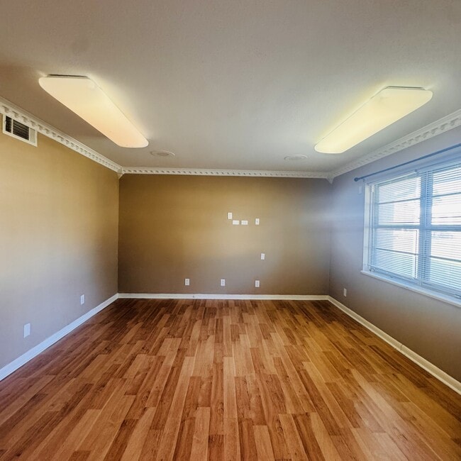 Foto del edificio - 3175 Sandalwood Dr