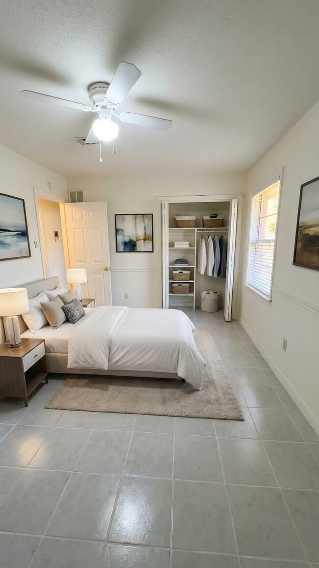 Building Photo - 3901 Woodrow Dr