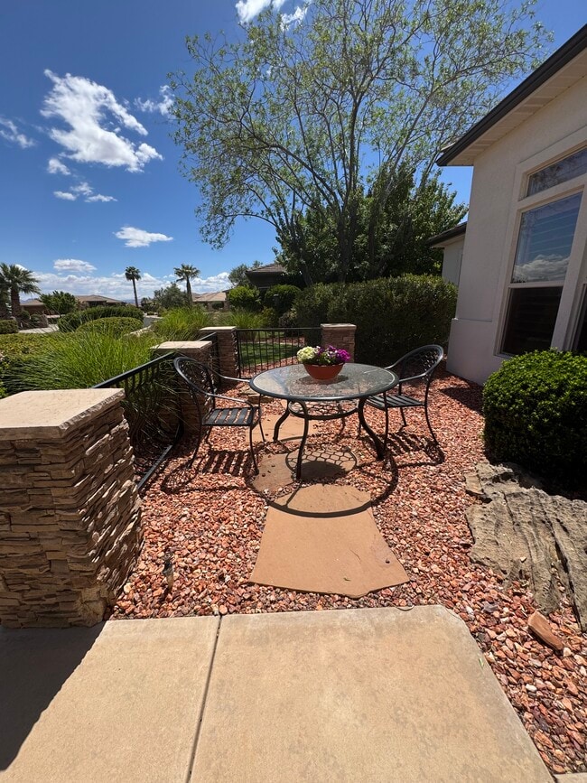 Foto del edificio - 1097 N Berkshire Dr