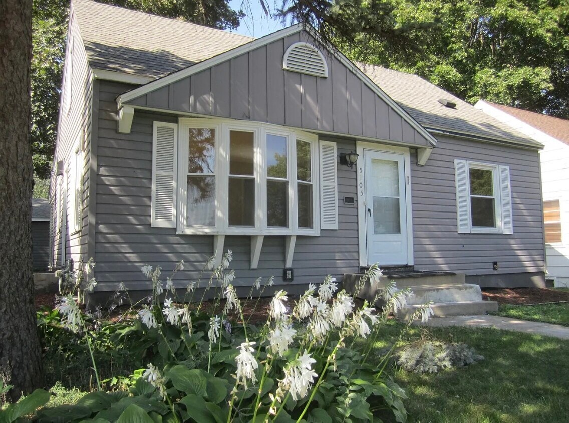 Foto principal - 5105 Vincent Ave N