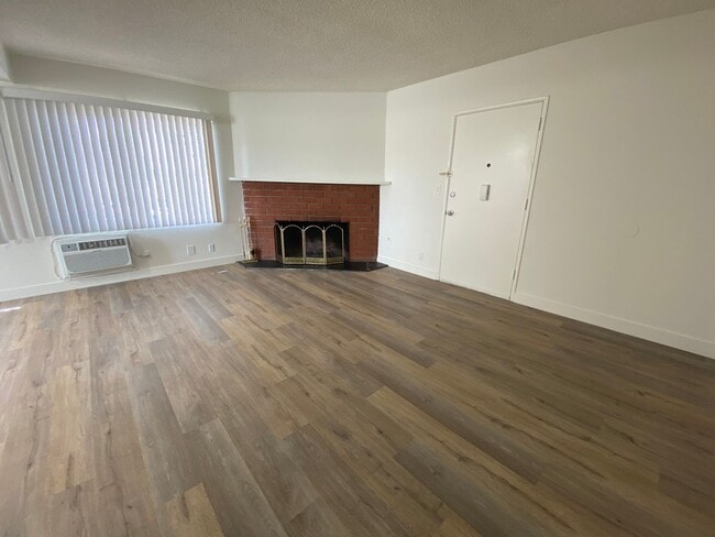 Foto del edificio - 5230 Vesper Ave