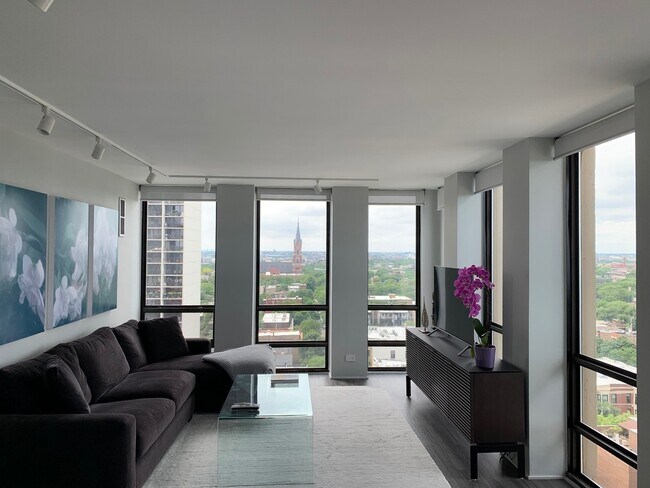Foto del edificio - 1660 N LaSalle Dr