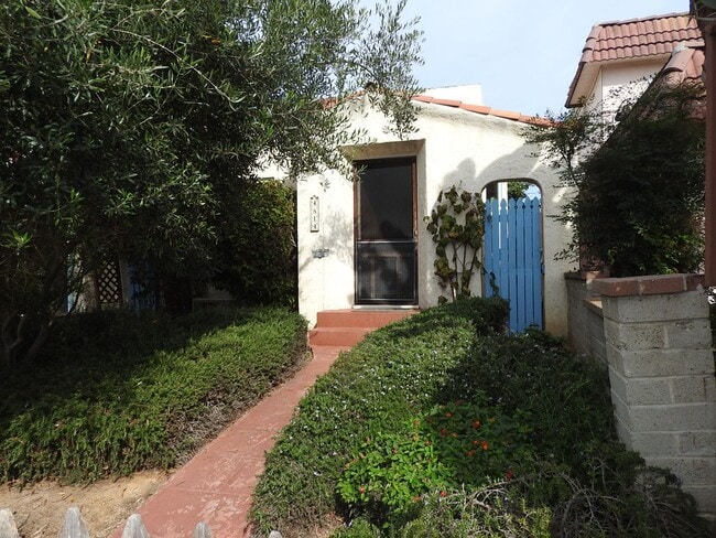 Building Photo - Charming Spanish House with Secluded Yard