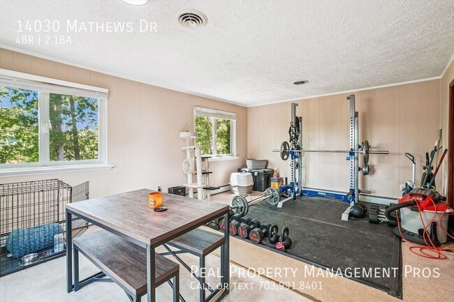 Foto del edificio - 14030 Mathews Dr