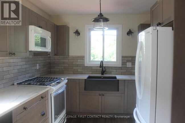 Building Photo - 16 Rosenfeld Dr