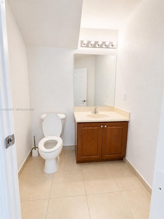 Foto del edificio - 11002 NW 83rd St