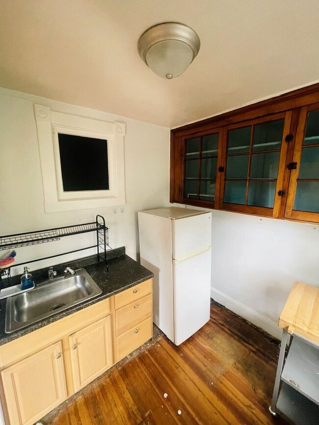 Building Photo - 306 Hudson Ave