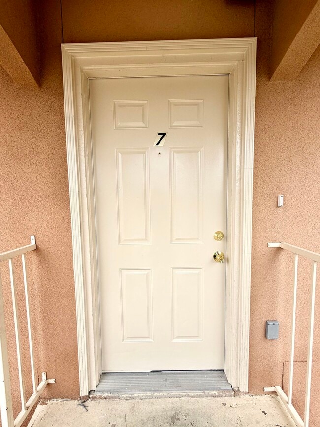 Building Photo - 419 W Eistetter St