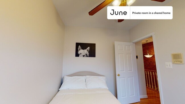 Foto del edificio - Private bedroom in 3 bed/2 bath Home