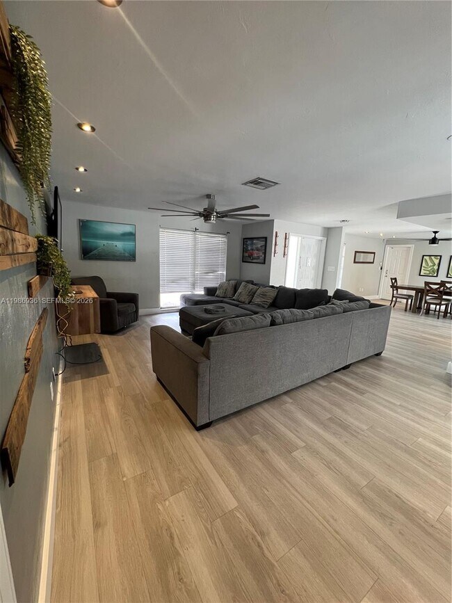 Building Photo - 7328 Pebble Beach Rd