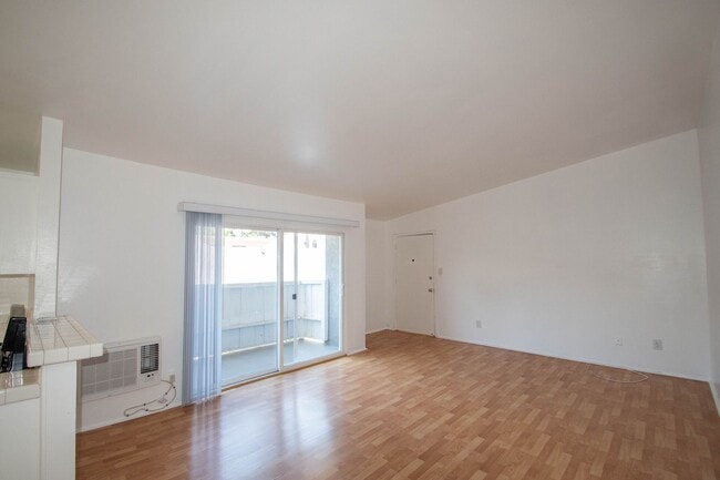 Building Photo - 15156 Dickens St