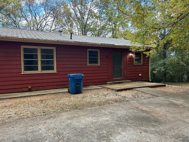 Building Photo - 5th- 308