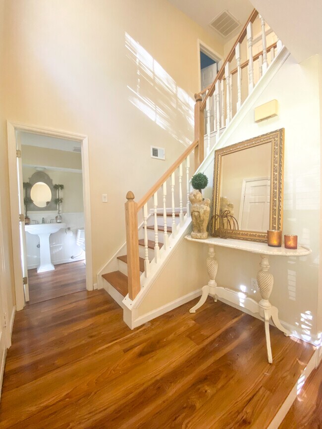Building Photo - 2524 Yorkdale Dr