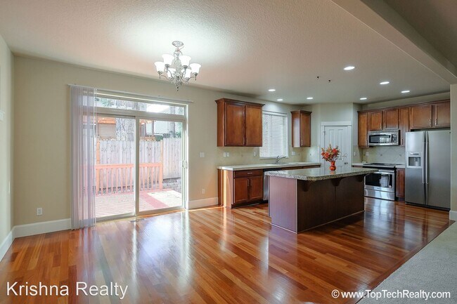 Foto del edificio - 3 br, 2.5 bath House - 5879 NW Lark Meadow...