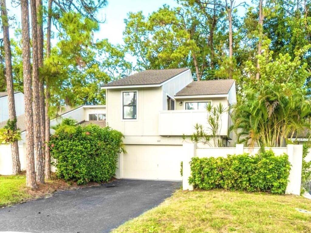 Primary Photo - 669 Spinnaker Ct