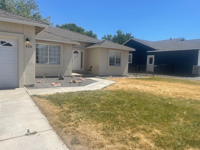 Building Photo - 3 Bedroom, 2 Bathroom Home in Fernley