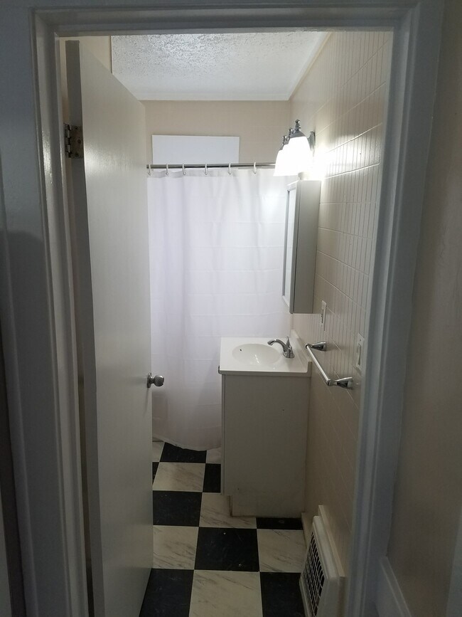 Foto del edificio - 2 Bedroom 1 Bath Bungalow in Pontiac