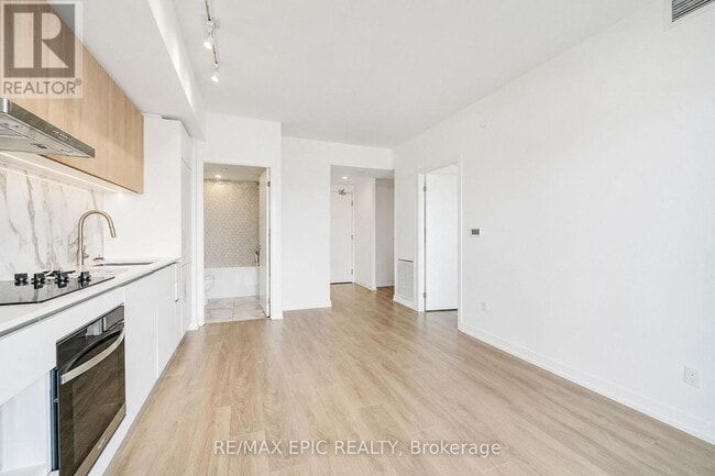 Building Photo - 1100 Sheppard Ave W