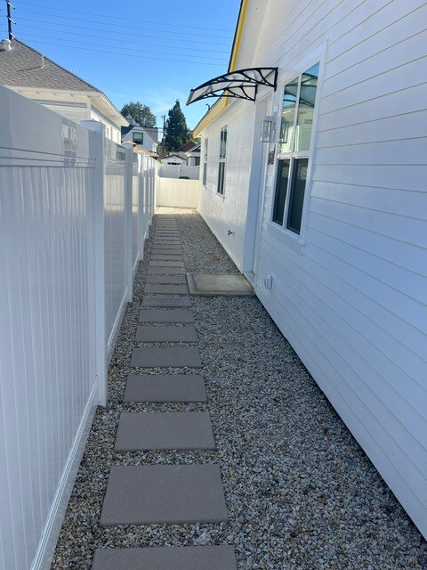 Camino de entrada - 1023 E 27th St