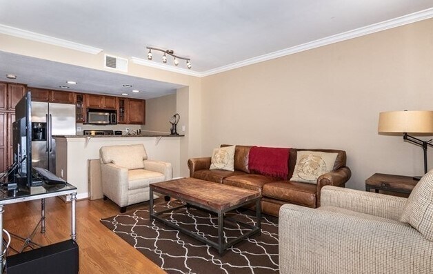Foto del edificio - RB 1 Br 1 Bath Granite Kitchen Luxury Condo $2400 Avail July 1st
