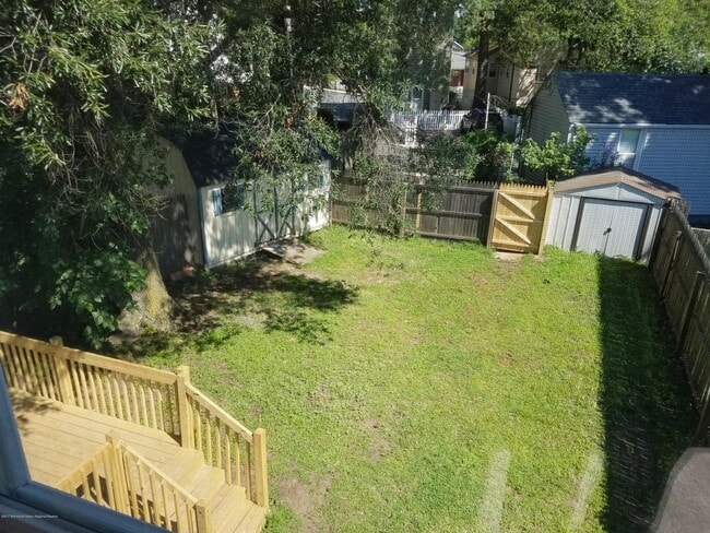 Huge Backyard w/storage - 141 Seeley Ave