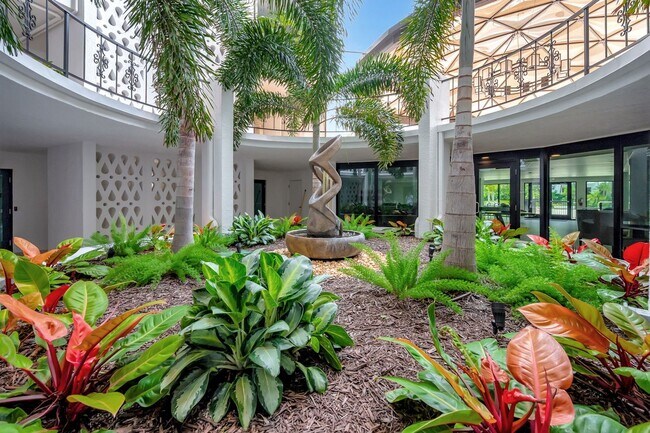 Foto del edificio - PRICE REDUCTION! $8,000/mo. -  Beach-front...