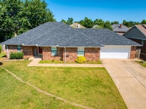 Building Photo - 1828 Honeysuckle Ln