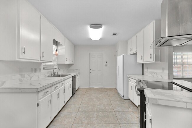 Foto del edificio - 202 Summer Ln