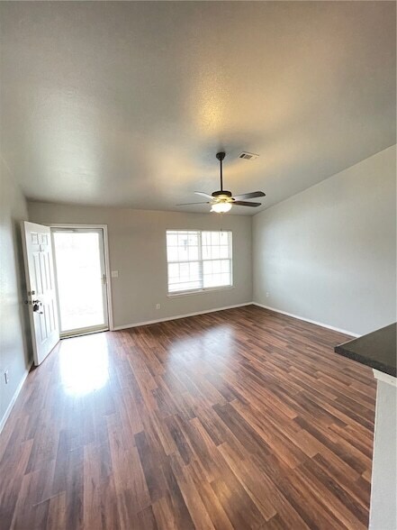 Foto del edificio - 1132 Nelson Dr