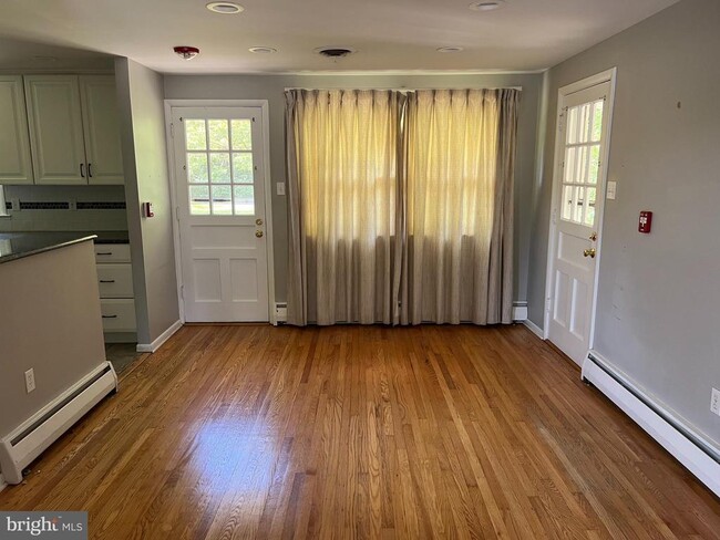Building Photo - 319 Meetinghouse Ln