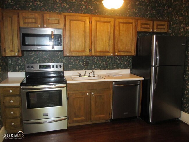 Building Photo - 609 Vernon St